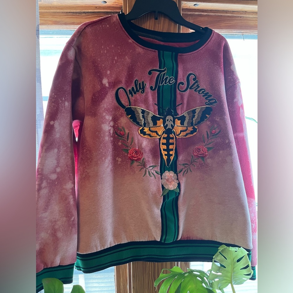Custom Bleach Washed Hudson Pullover Crewneck InRed